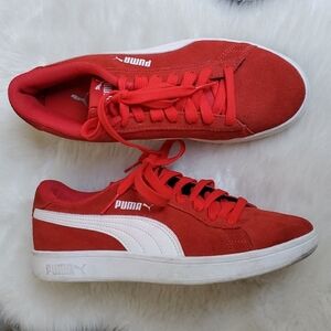 Puma Smash V2  Size 5C Red Suede Trainers.